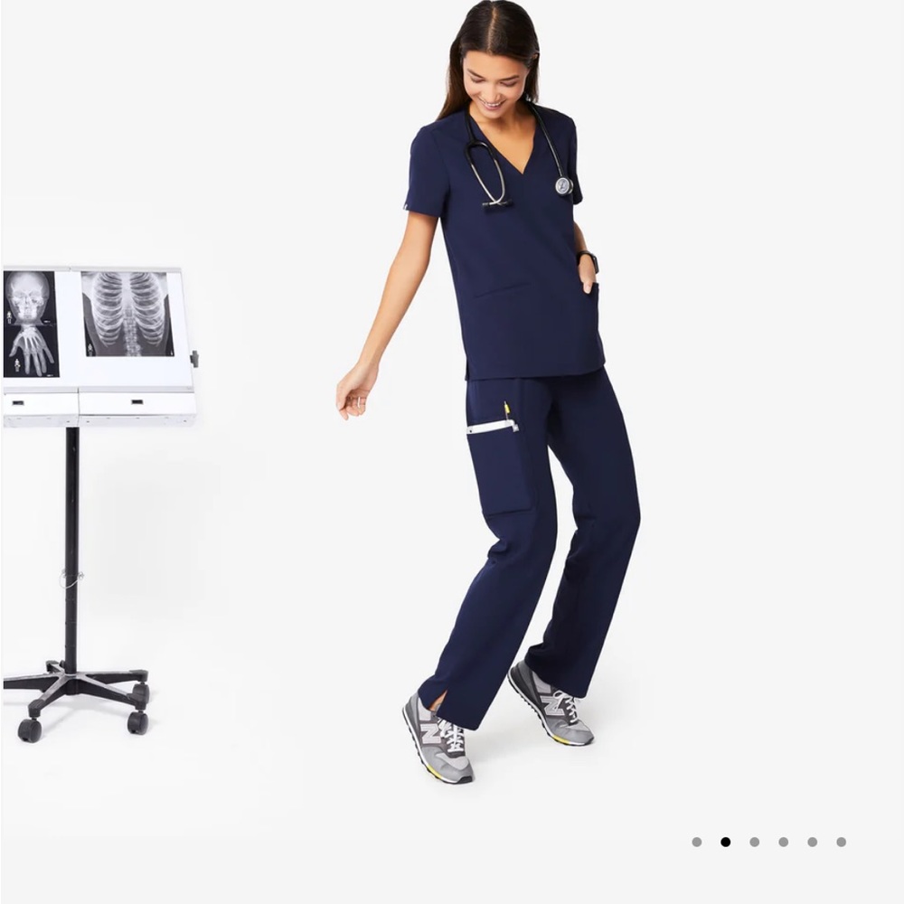 Figs Casma scrub top. Navy. XS.